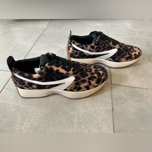 NEW Dv Dolce Vita Women's Bynx Lace-Up Jogger Sneakers